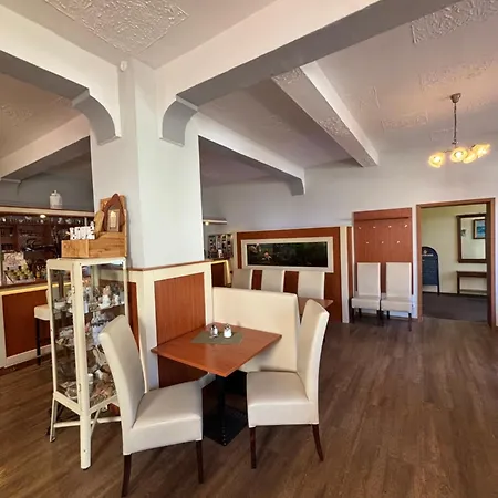 Gesellschaftshaus Hotel Bergen Auf Rugen